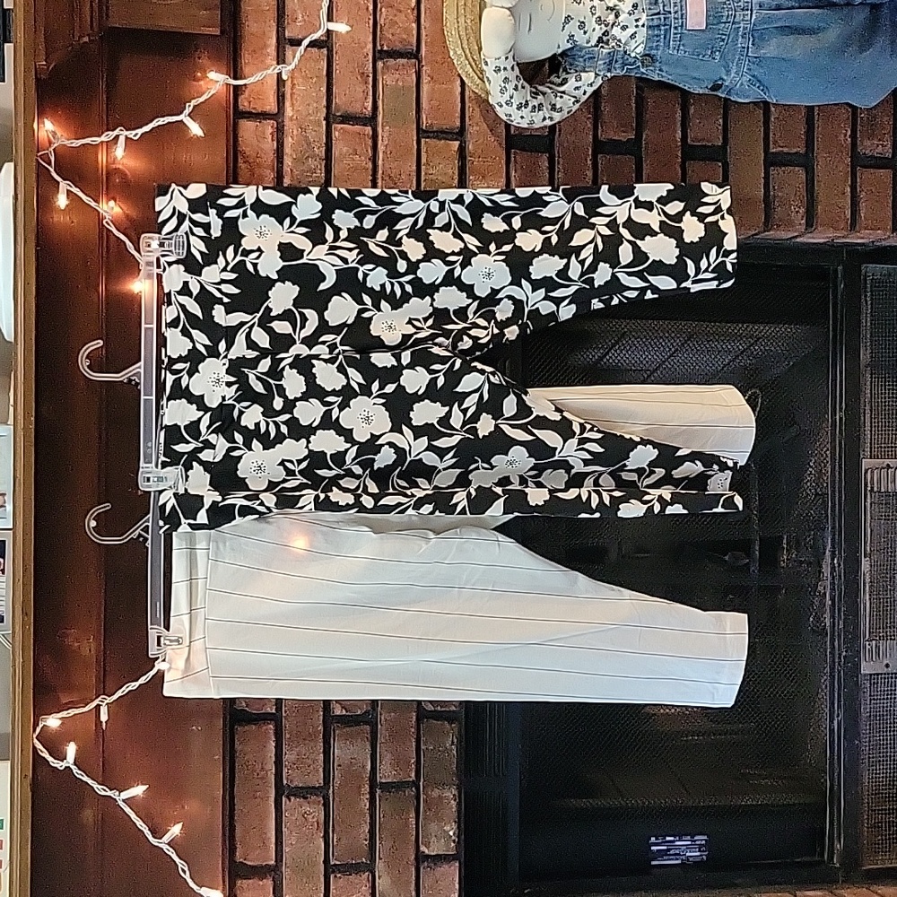 NWT Two pairs of women's Time and Tru Capri stretch pants. Sixe XXL 20